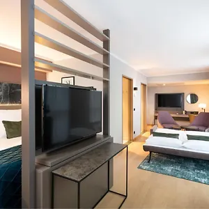 4* Szálloda Leonardo Royal